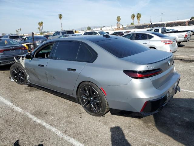 WBY53EJ02RCS73072 - 2024 BMW I7 XDRIVE60 GRAY photo 2