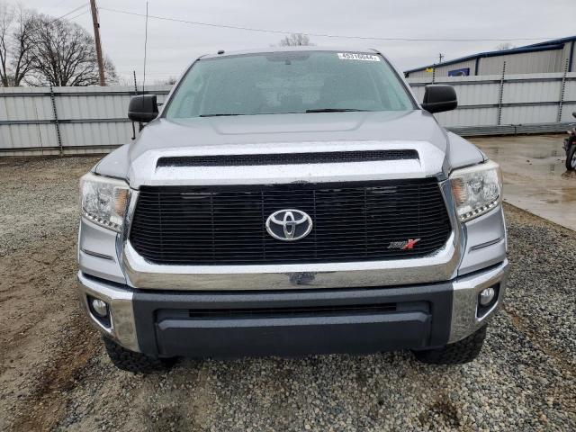 5TFDW5F12GX550492 - 2016 TOYOTA TUNDRA CREWMAX SR5 SILVER photo 5