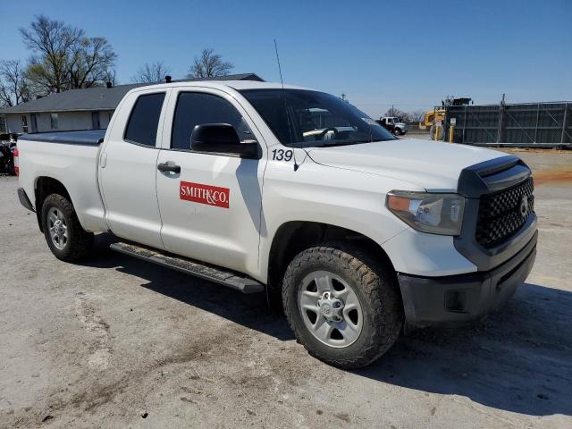 5TFUM5F12JX078016 - 2018 TOYOTA TUNDRA DOUBLE CAB SR/SR5 WHITE photo 4