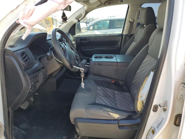 5TFUM5F12JX078016 - 2018 TOYOTA TUNDRA DOUBLE CAB SR/SR5 WHITE photo 7