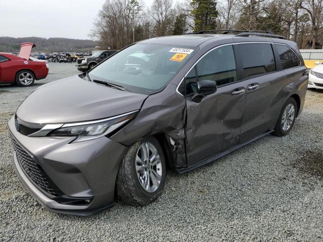 2022 TOYOTA SIENNA XSE, 