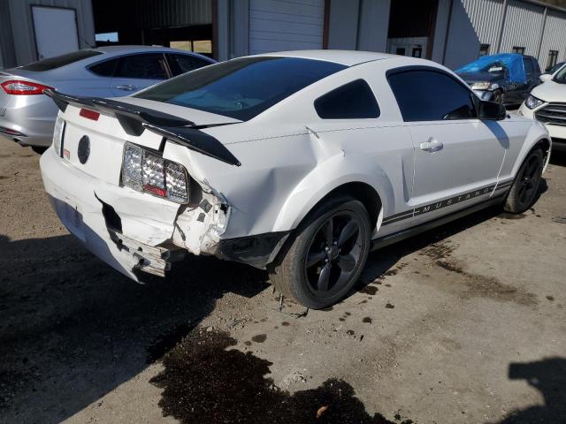 1ZVFT80N165261058 - 2006 FORD MUSTANG WHITE photo 3