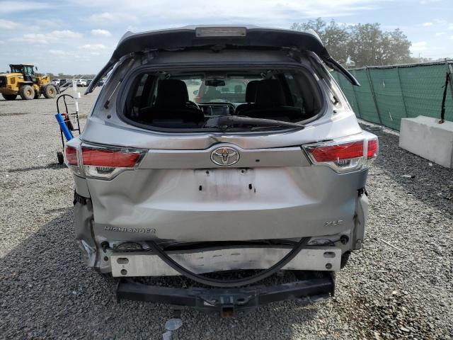 5TDKKRFH0FS091216 - 2015 TOYOTA HIGHLANDER XLE SILVER photo 6