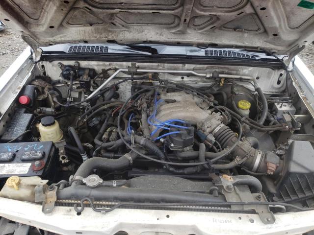 1N6ED26T81C322695 - 2001 NISSAN FRONTIER KING CAB XE WHITE photo 11