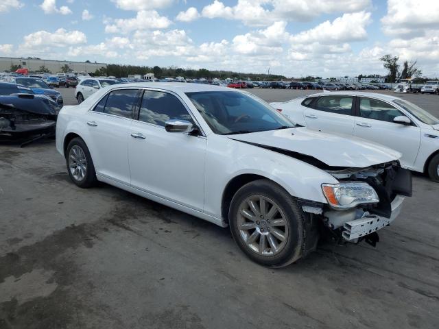 2C3CCACG8CH143270 - 2012 CHRYSLER 300 LIMITED WHITE photo 4