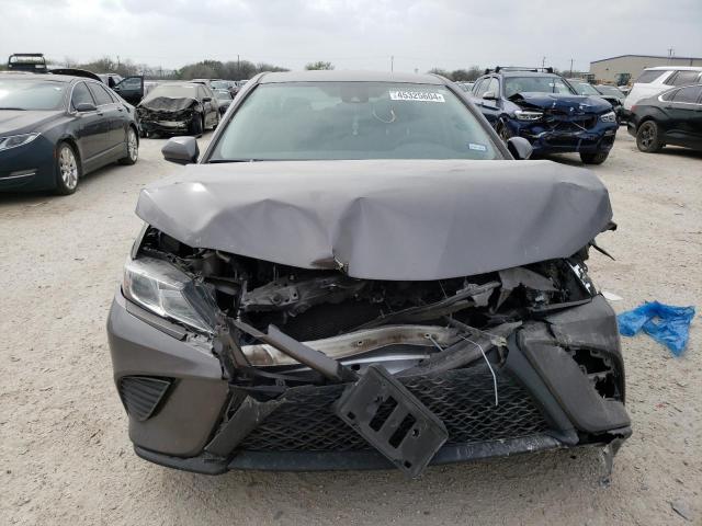 4T1G11AK4LU906923 - 2020 TOYOTA CAMRY SE GRAY photo 5