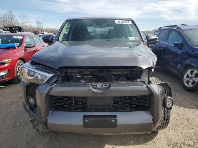 JTEMU5JR3N6031095 - 2022 TOYOTA 4RUNNER SR5/SR5 PREMIUM 灰色 照片 5