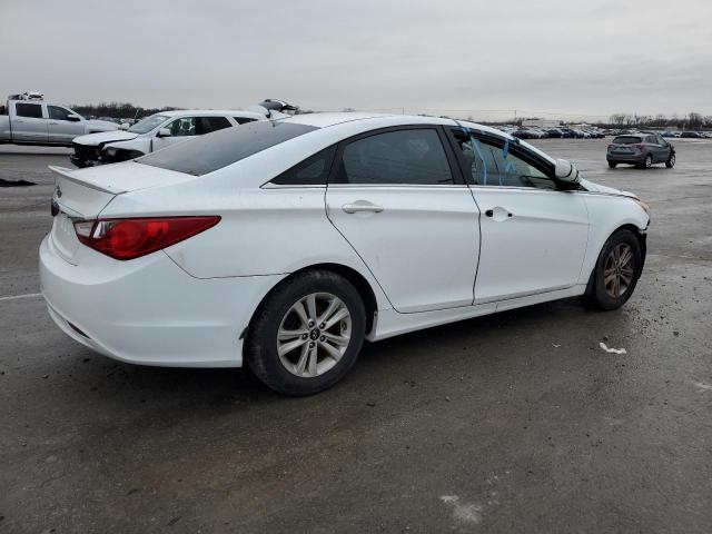 5NPEB4AC1DH689362 - 2013 HYUNDAI SONATA GLS WHITE photo 3