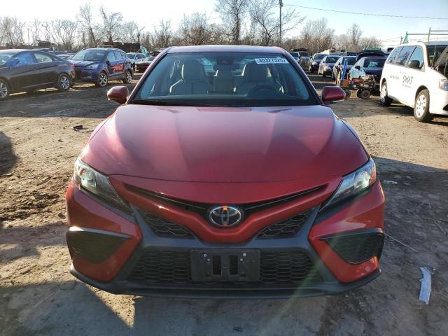 4T1G11AK4PU097672 - 2023 TOYOTA CAMRY SE NIGHT SHADE RED photo 5