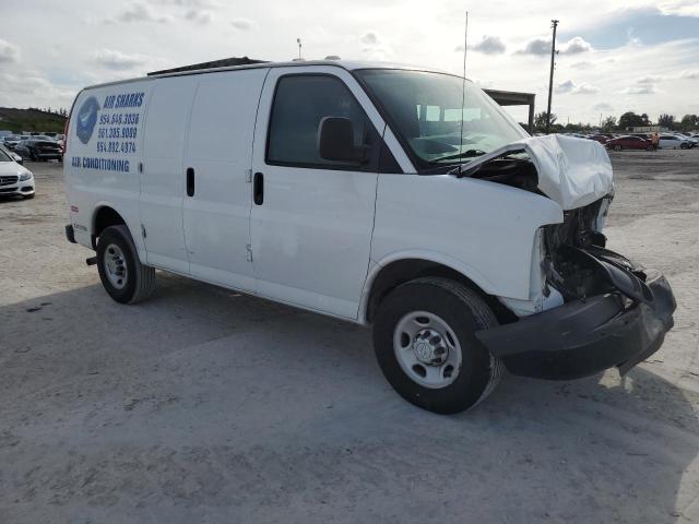 1GCWGFCF7F1279023 - 2015 CHEVROLET EXPRESS G2 WHITE photo 4