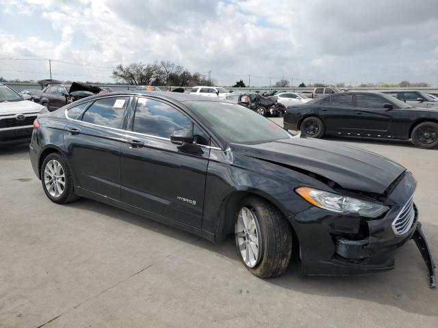 3FA6P0LU0KR100645 - 2019 FORD FUSION SE BLACK photo 4