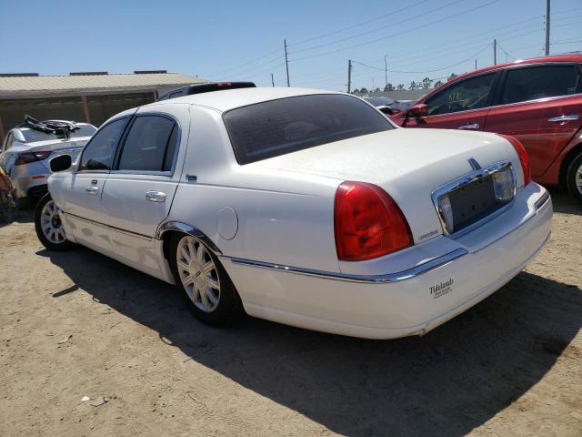 2LNHM82VX9X636465 - 2009 LINCOLN TOWN CAR SIGNATURE LIMITED WHITE photo 2