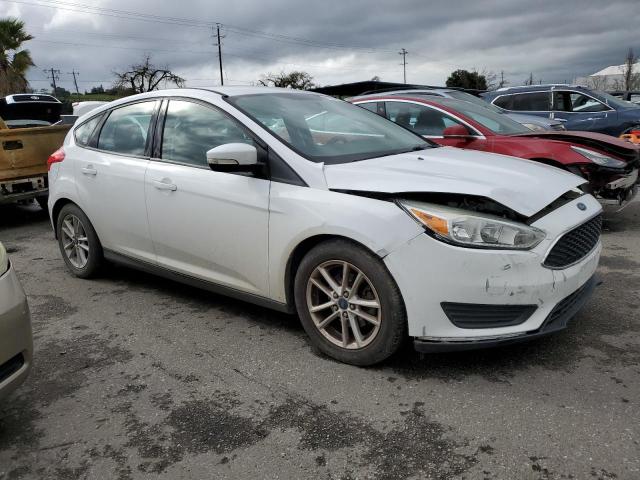 1FADP3K22FL281969 - 2015 FORD FOCUS SE WHITE photo 4