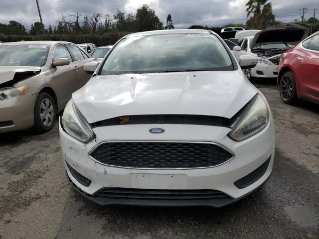 1FADP3K22FL281969 - 2015 FORD FOCUS SE WHITE photo 5