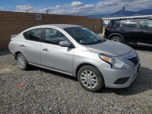 3N1CN7AP0GL876358 - 2016 NISSAN VERSA S SILVER photo 4