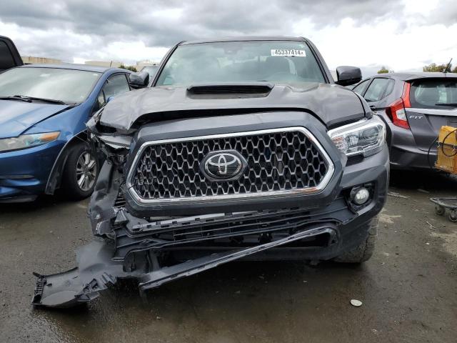 5TFSZ5AN2JX140078 - 2018 TOYOTA TACOMA ACCESS CAB გრაფიტი ფოტო 5