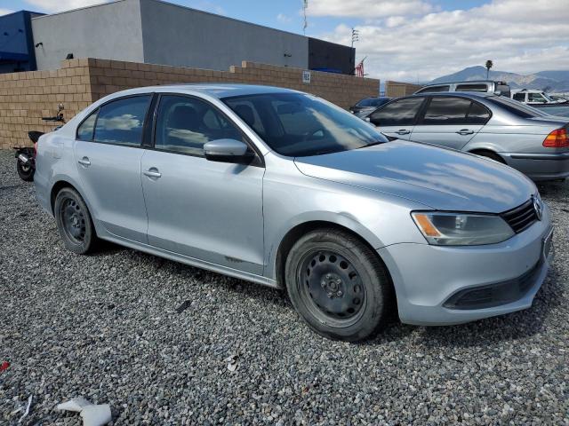 3VWD17AJ8EM360598 - 2014 VOLKSWAGEN JETTA SE SILVER photo 4