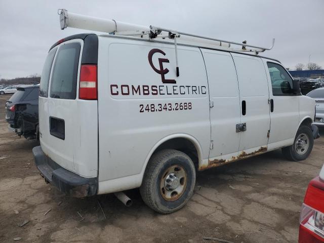 1GCWGFFA2B1104608 - 2011 CHEVROLET EXPRESS G2 WHITE photo 3