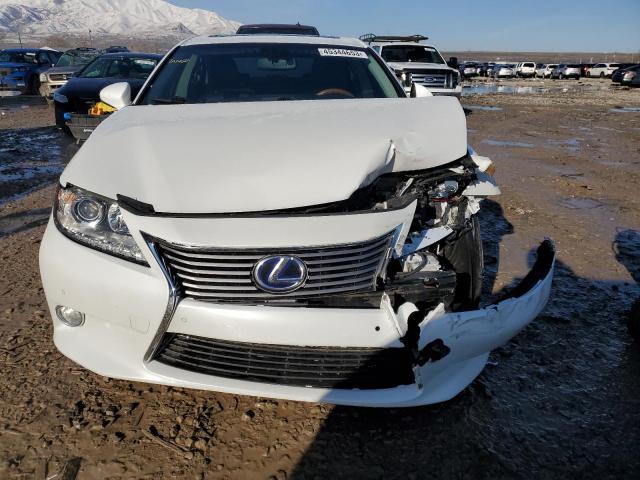 JTHBW1GG1D2003501 - 2013 LEXUS ES 300H WHITE photo 5