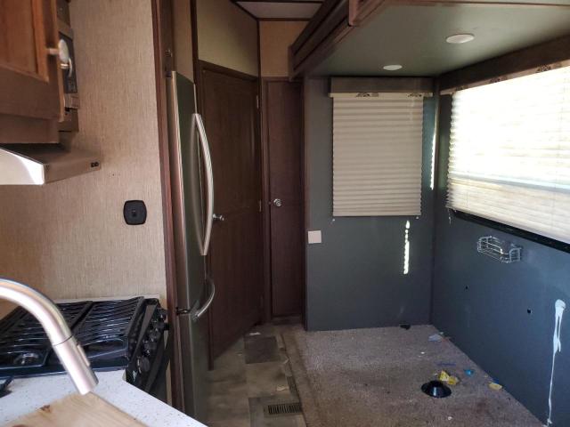 4YDF32622H1532603 - 2017 KEYSTONE SPRINTER თაფლისფერი ფოტო 6