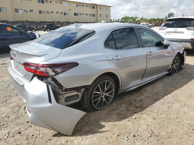 4T1G11AK3MU612088 - 2021 TOYOTA CAMRY SE SILVER photo 3