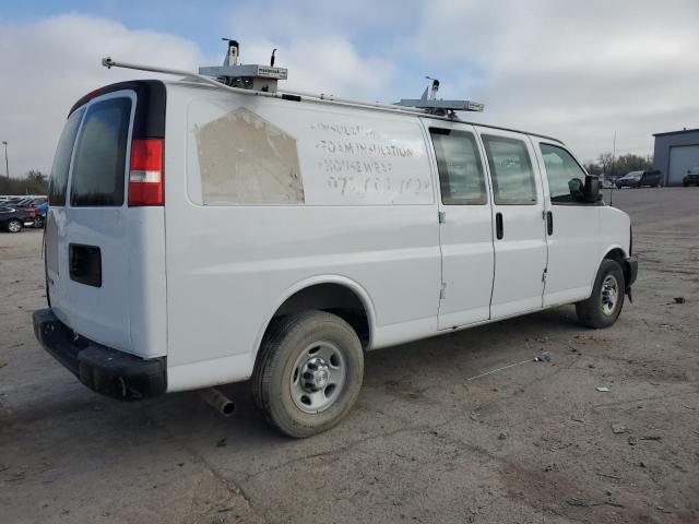 1GCWGBFF8H1110247 - 2017 CHEVROLET EXPRESS G2 WHITE photo 3