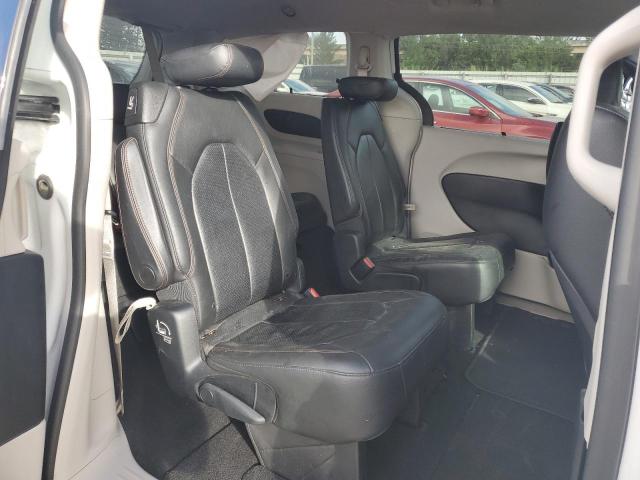 2C4RC1BG2KR505996 - 2019 CHRYSLER PACIFICA TOURING L WHITE photo 11