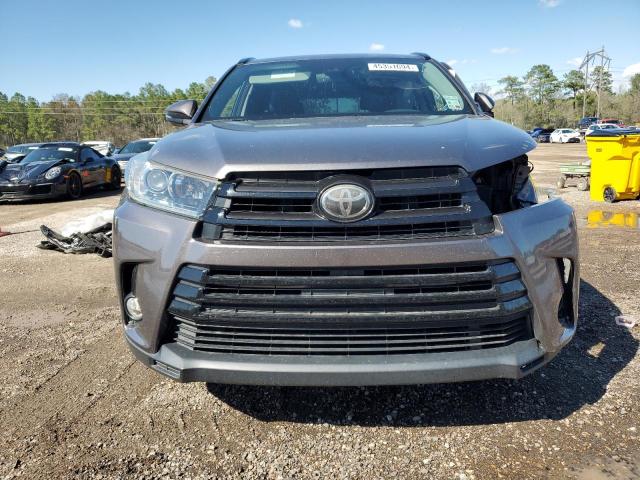 5TDKZRFH2HS508303 - 2017 TOYOTA HIGHLANDER SE GRAY photo 5