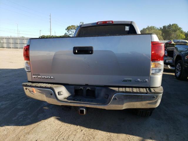 5TFHW5F17CX262625 - 2012 TOYOTA TUNDRA CREWMAX LIMITED SILVER photo 6