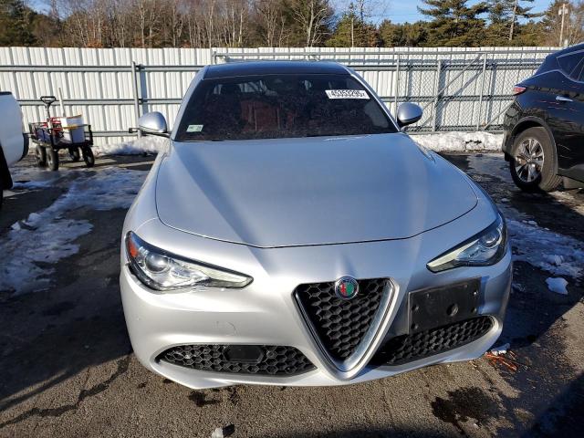 ZARFAEDN0H7548065 - 2017 ALFA ROMEO GIULIA Q4 银色 照片 5