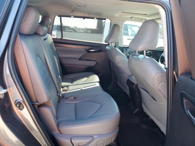 5TDGZRAH8NS557577 - 2022 TOYOTA HIGHLANDER XLE 灰色 照片 11