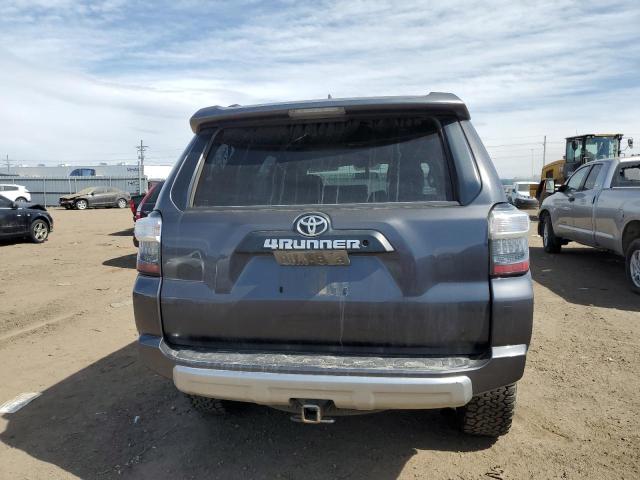 JTEBU5JR1J5575926 - 2018 TOYOTA 4RUNNER SR5/SR5 PREMIUM 灰色 照片 6