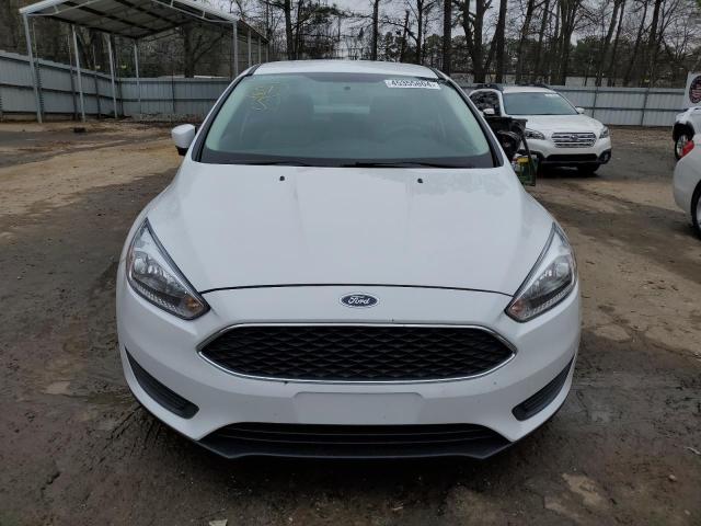 1FADP3F23HL212432 - 2017 FORD FOCUS SE WHITE photo 5