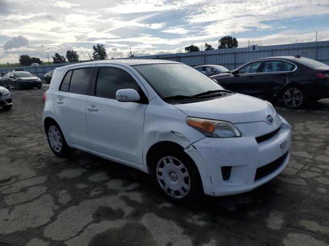 JTKKUPB48D1032161 - 2013 TOYOTA SCION XD WHITE photo 4