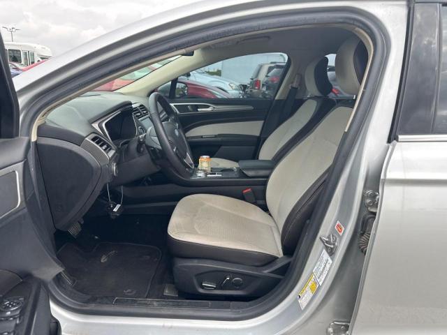 3FA6P0HD6KR216229 - 2019 FORD FUSION SE SILVER photo 3