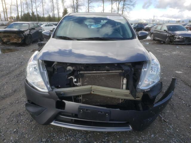 3N1CN7AP4HL868300 - 2017 NISSAN VERSA S GRAY photo 5