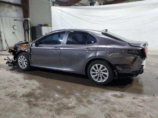 4T1C11AK7PU813107 - 2023 TOYOTA CAMRY LE GRAY photo 2