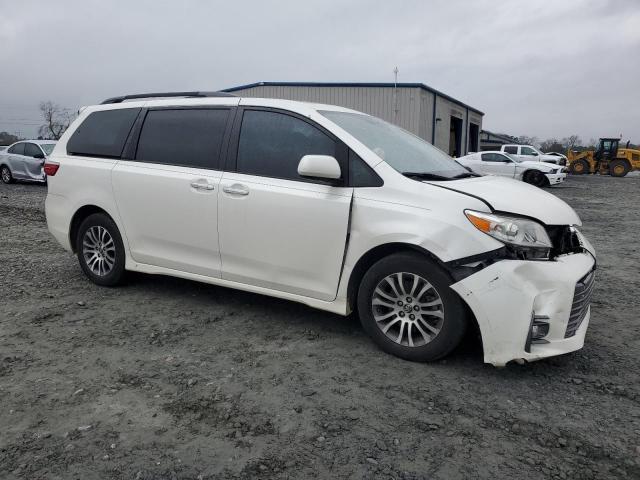 5TDYZ3DC8KS019815 - 2019 TOYOTA SIENNA XLE WHITE photo 4