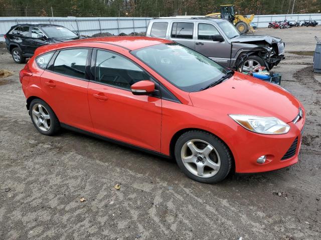 1FADP3K2XEL279188 - 2014 FORD FOCUS SE RED photo 4