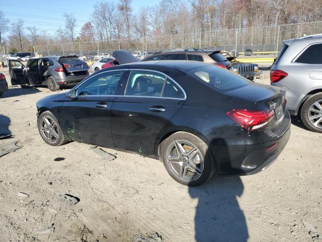 W1K3G4FB5NJ367556 - 2022 MERCEDES-BENZ A 220 4MATIC BLACK photo 2