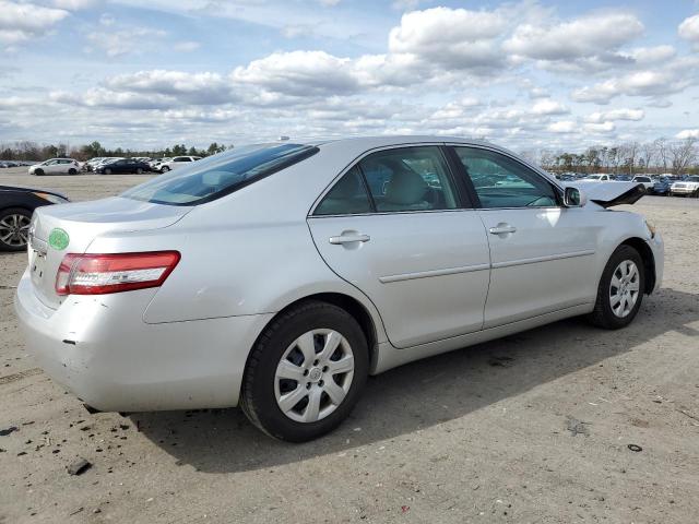 4T1BF3EK1AU055159 - 2010 TOYOTA CAMRY BASE SILVER photo 3