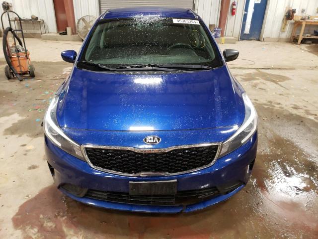 3KPFK4A7XHE063942 - 2017 KIA FORTE LX BLUE photo 5