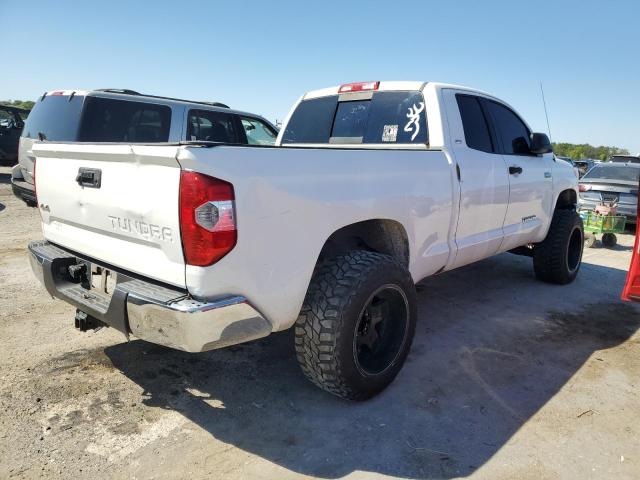 5TFUW5F1XHX622928 - 2017 TOYOTA TUNDRA DOUBLE CAB SR/SR5 WHITE photo 3