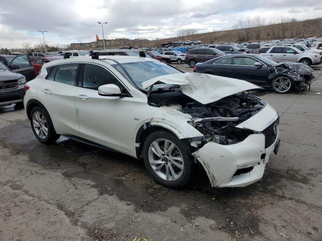 SJKCH5CP0KA008542 - 2019 INFINITI QX30 PURE WHITE photo 4