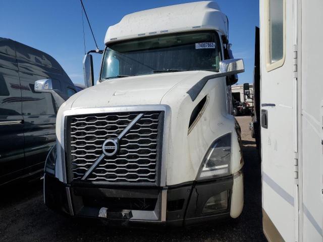 4V4NC9EH5PN624717 - 2023 VOLVO VN VNL WHITE photo 2