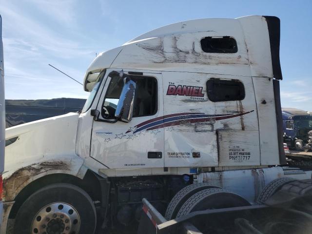 4V4NC9EH5PN624717 - 2023 VOLVO VN VNL WHITE photo 9