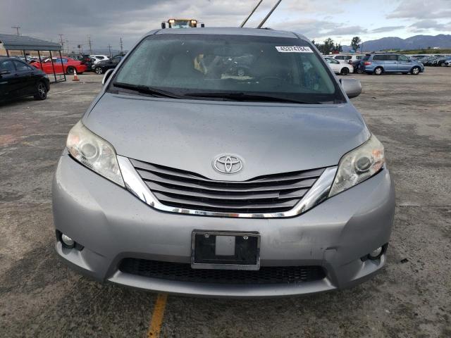 5TDYK3DC9GS751866 - 2016 TOYOTA SIENNA XLE SILVER photo 5