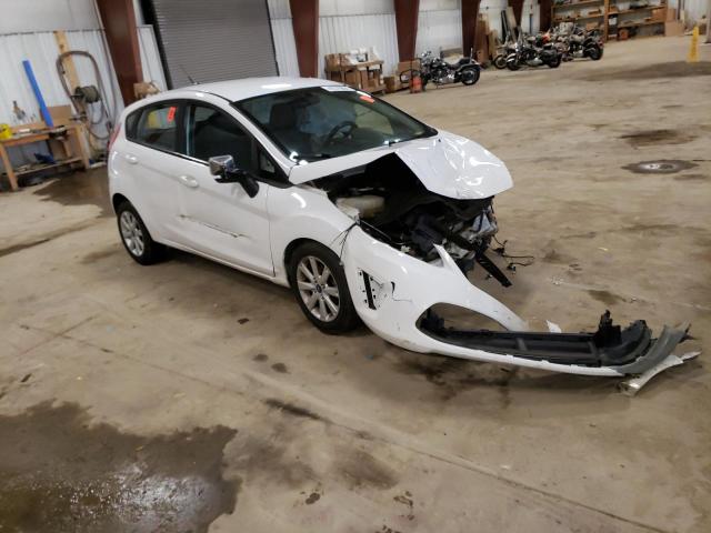 3FADP4EJ3DM123287 - 2013 FORD FIESTA SE WHITE photo 4