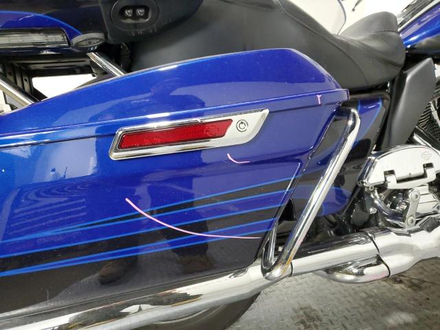 1HD1TAN10FB958330 - 2015 HARLEY-DAVIDSON FLTRUSE CVO ROAD GLIDE BLUE photo 12