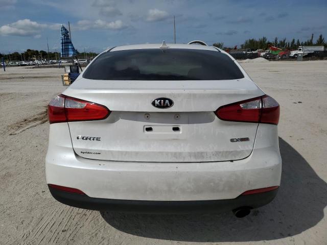 KNAFX4A87F5418162 - 2015 KIA FORTE EX WHITE photo 6